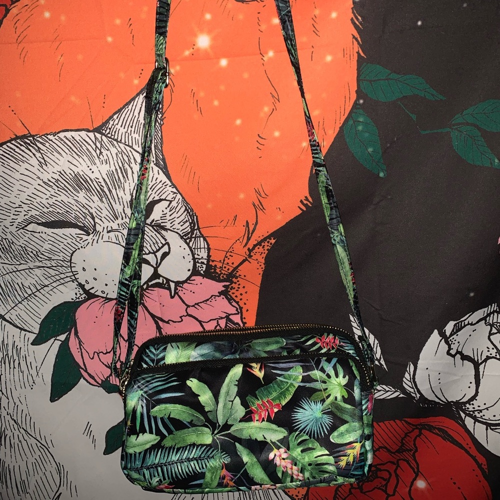 Claire’s 3 zipper shoulder bag/purse